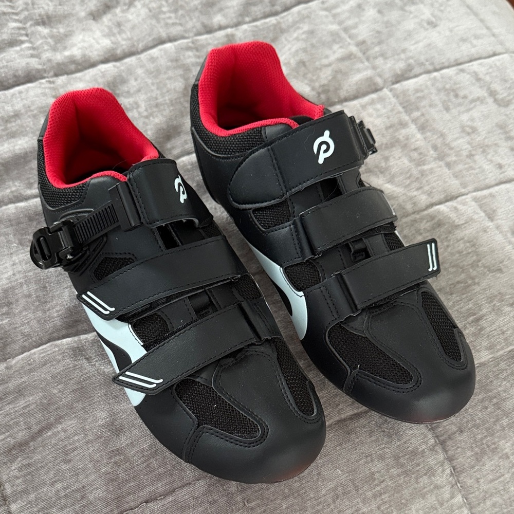 Peloton Men’s cycling shoes with slips